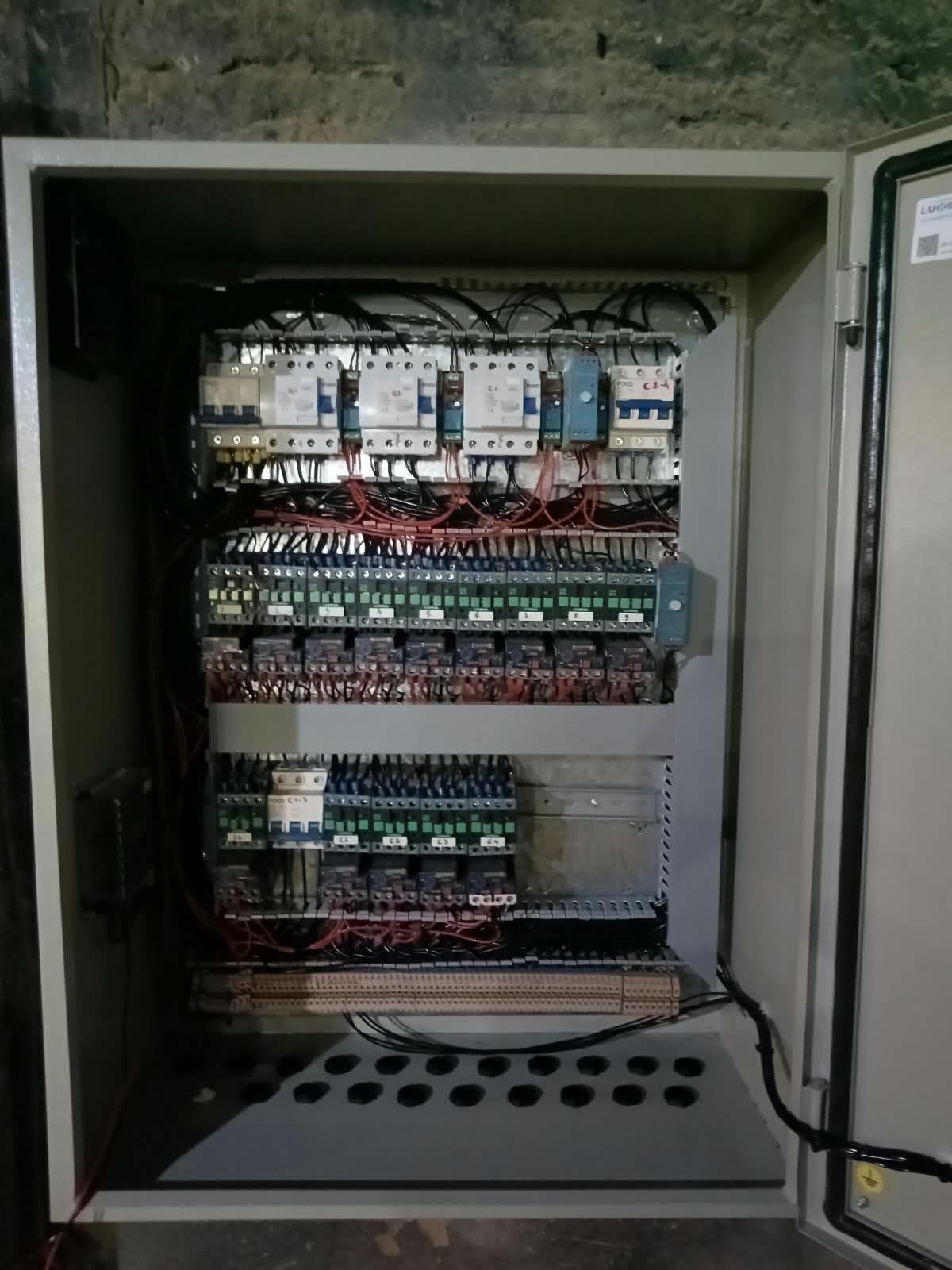 Painel e manutenção em aviários